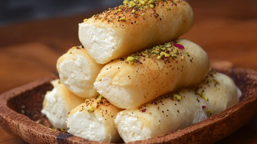 Sweet Cheese Rolls with Cream
